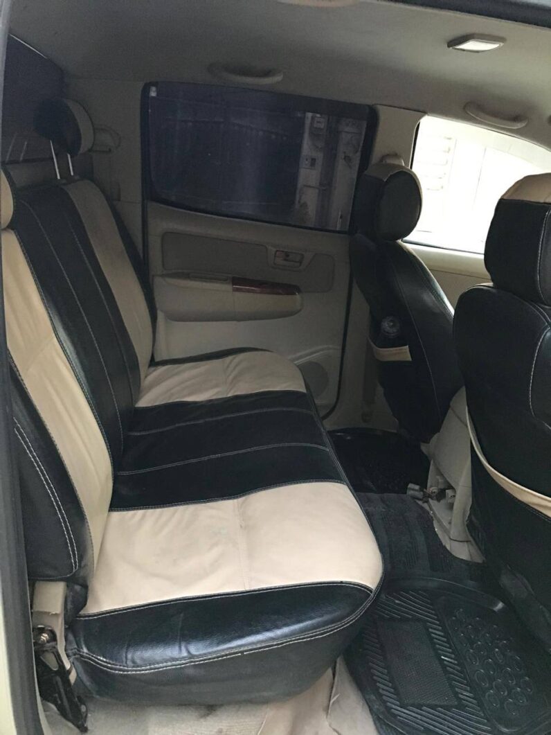 
								Used 2005 Toyota Hilux full									