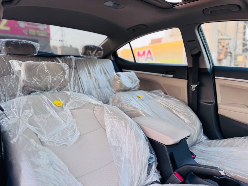 
								New 2021 Hyundai Elantra full									