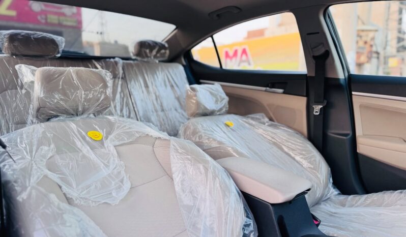 
								New 2021 Hyundai Elantra full									