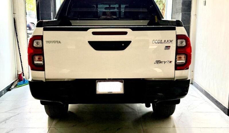 
								Used 2024 Toyota Hilux full									