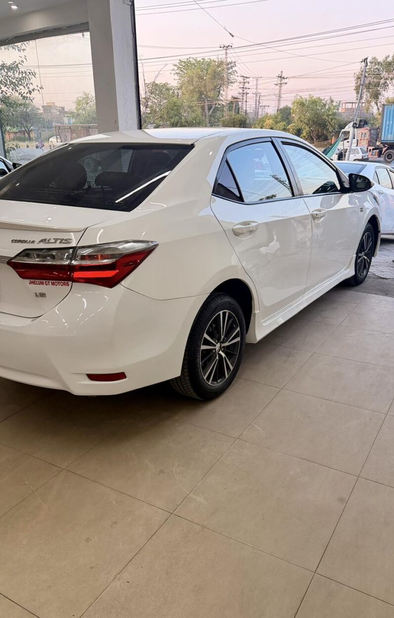 
								Used 2015 Toyota altis full									