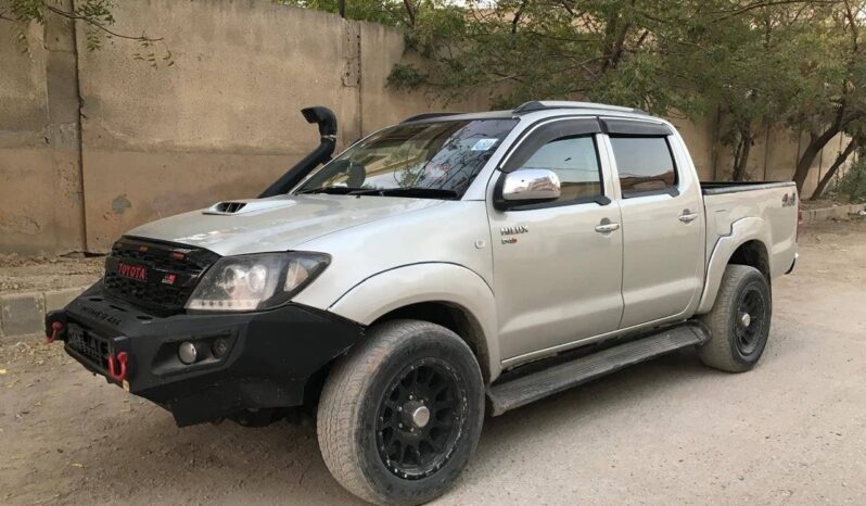 
								Used 2005 Toyota Hilux full									