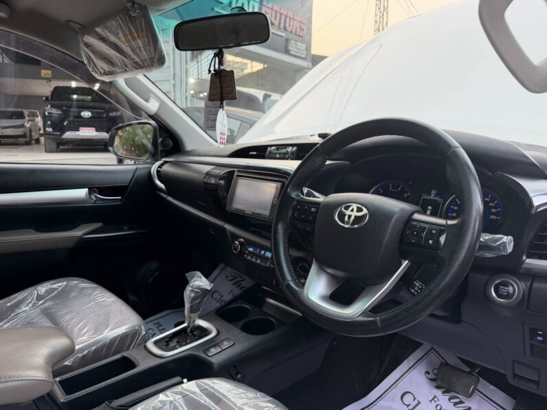
								Used 2020 Toyota Hilux full									