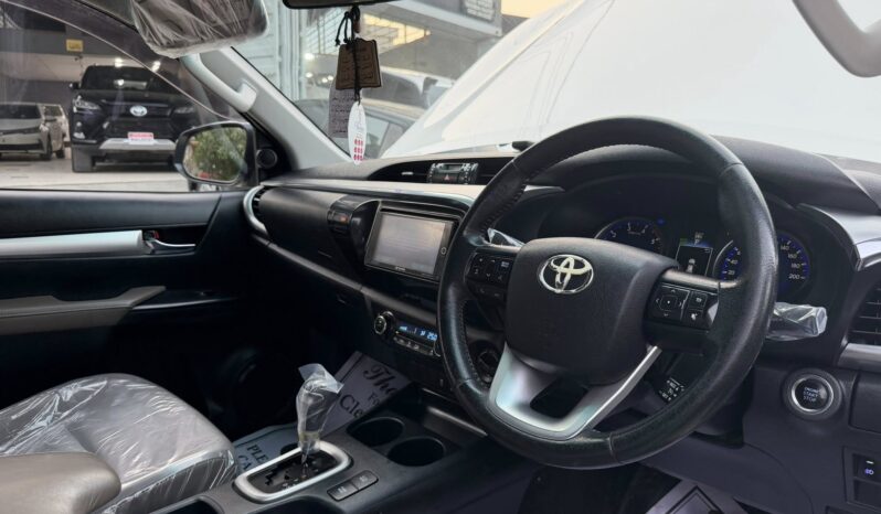 
								Used 2020 Toyota Hilux full									