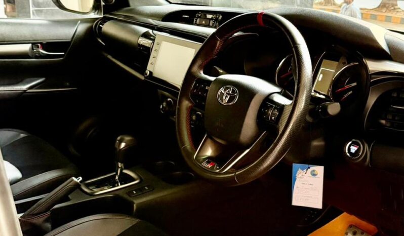
								Used 2024 Toyota Hilux full									