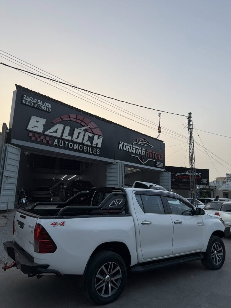 
								Used 2020 Toyota Hilux full									