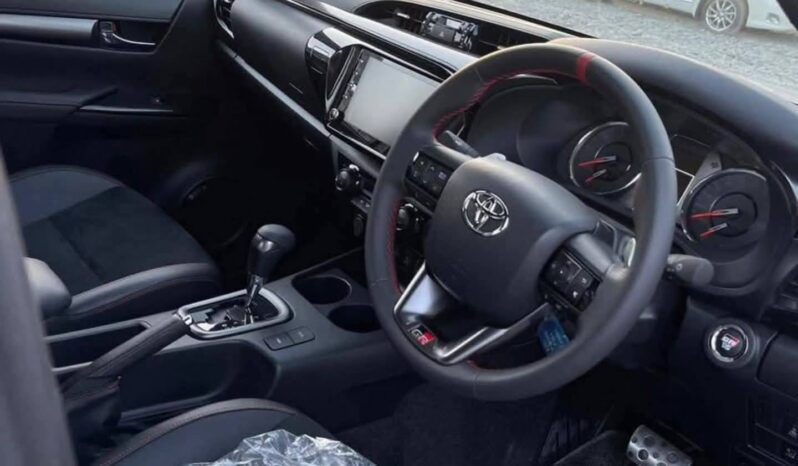 
								New 2024 Toyota Hilux full									