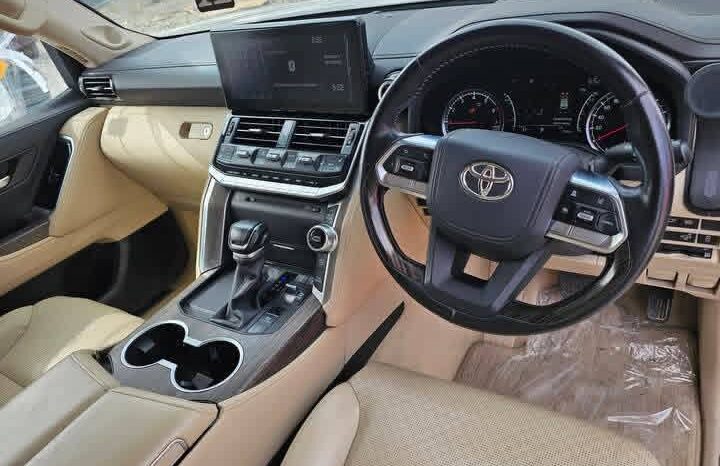 
								Used 2024 Toyota Land Cruiser full									