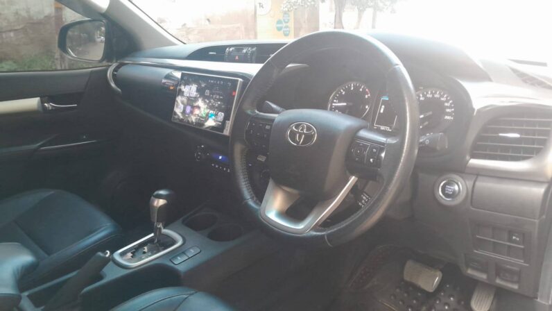 
								Used 2022 Toyota Hilux full									