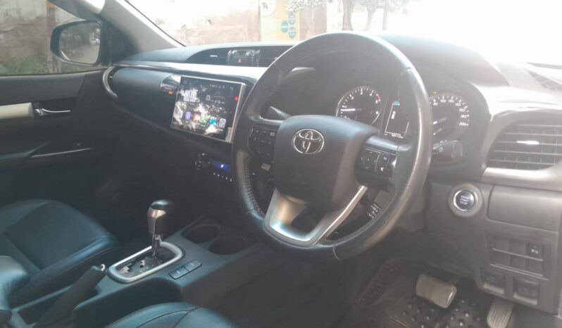 
								Used 2022 Toyota Hilux full									