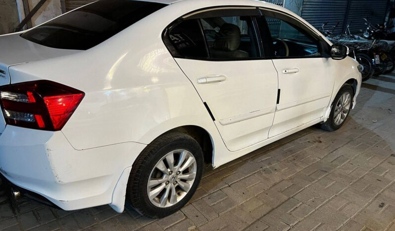 
								Used 2017 Honda City full									