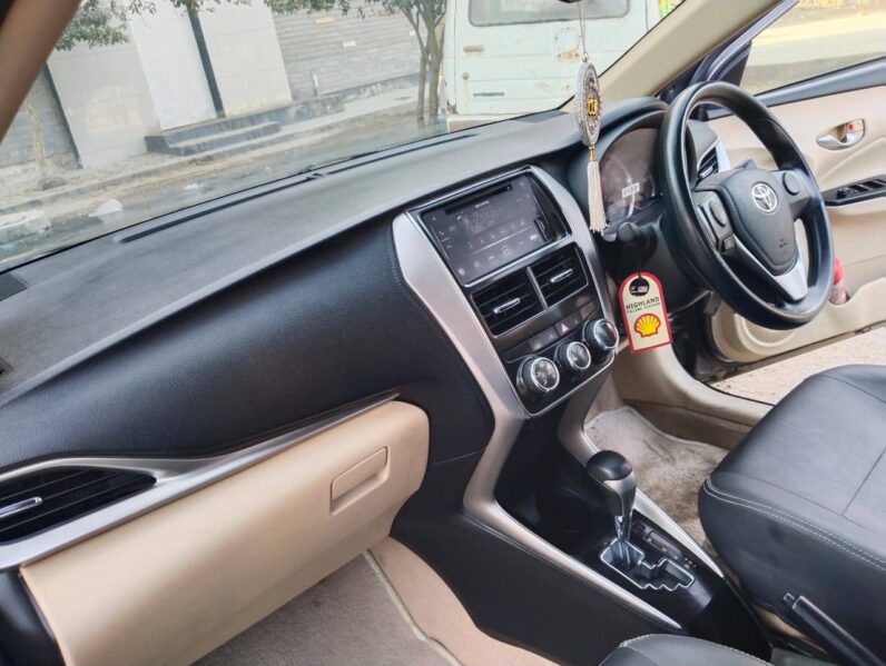 
								New 2021 Toyota Yaris full									