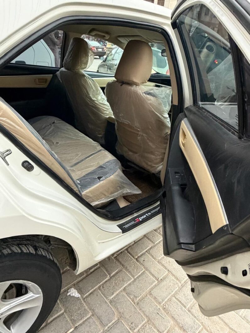 
								Used 2018 Toyota Corolla full									