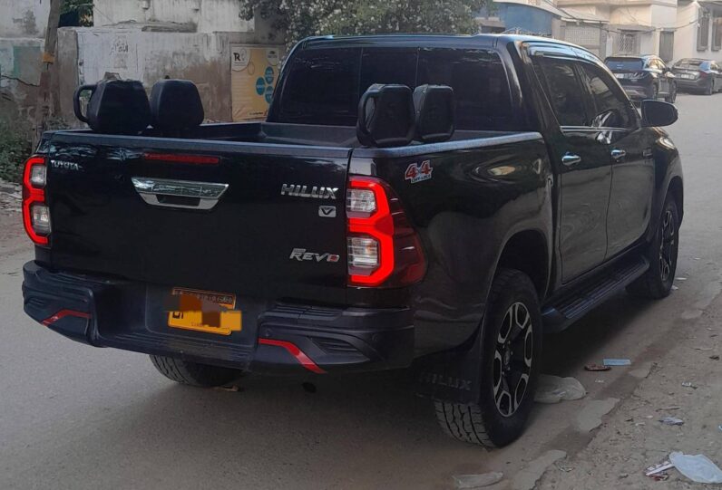 
								Used 2022 Toyota Hilux full									