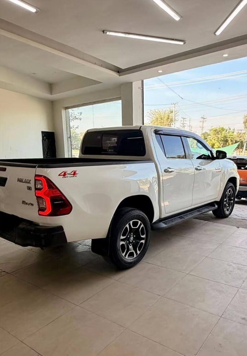 
								New 2022 Toyota Hilux full									