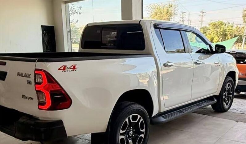 
								New 2022 Toyota Hilux full									
