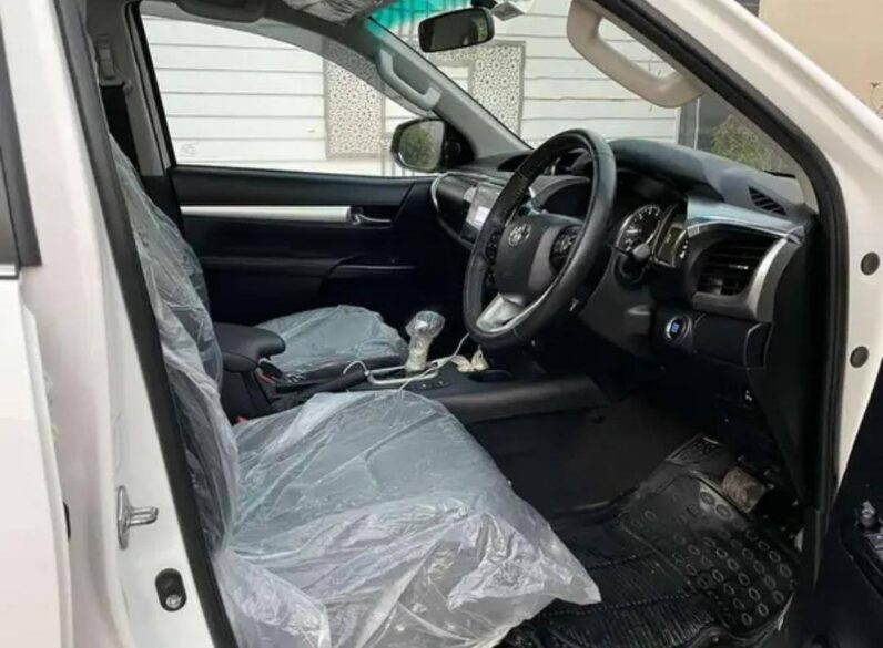 
								New 2023 Toyota Hilux full									
