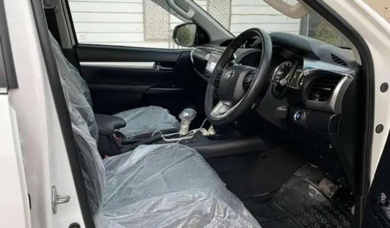 
								New 2023 Toyota Hilux full									