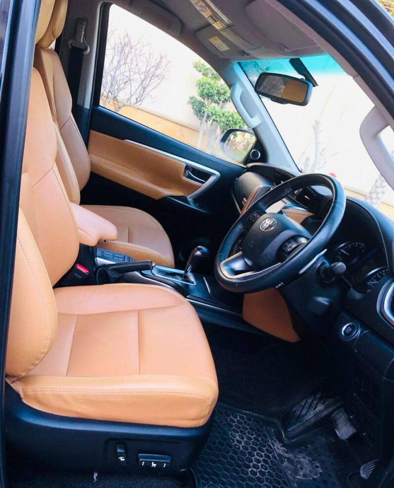 
								Used 2021 Toyota Fortuner full									