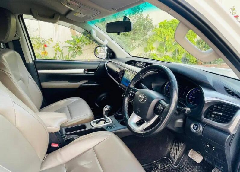 
								Used 2019 Toyota revo full									