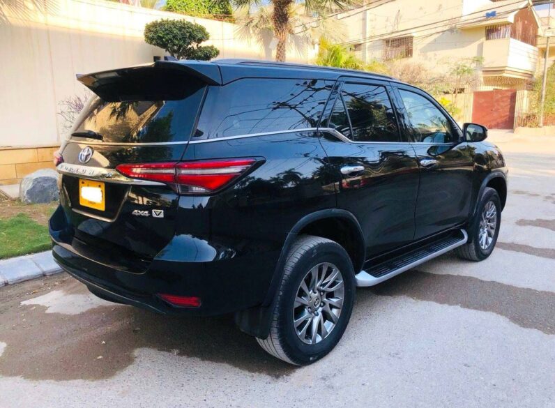 
								Used 2021 Toyota Fortuner full									