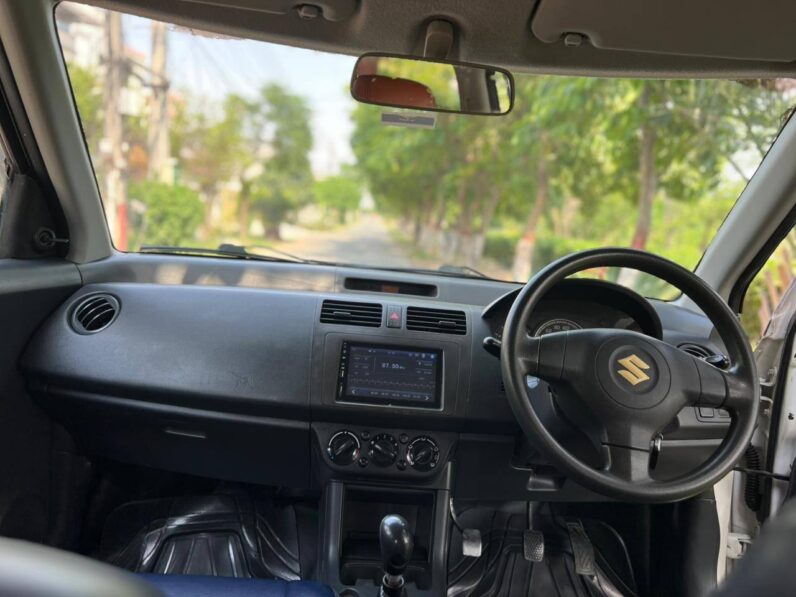 
								Used 2013 Suzuki Swift full									