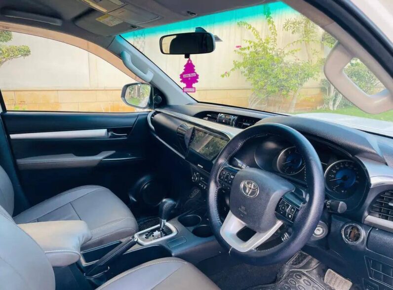 
								Used 2017 Toyota Land Cruiser full									