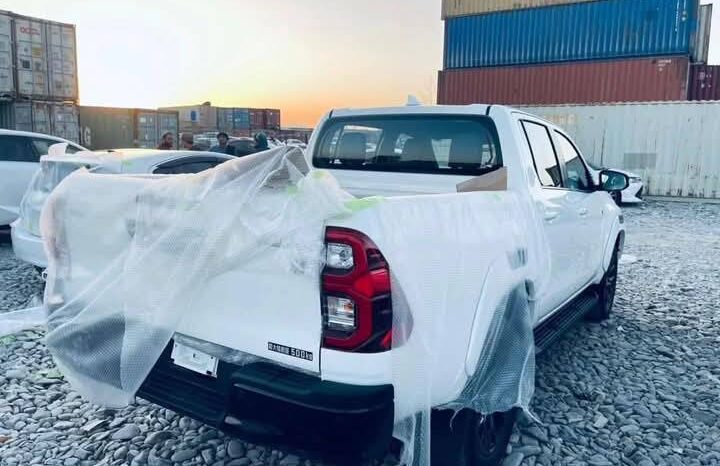 
								Used 2025 Toyota Hilux full									