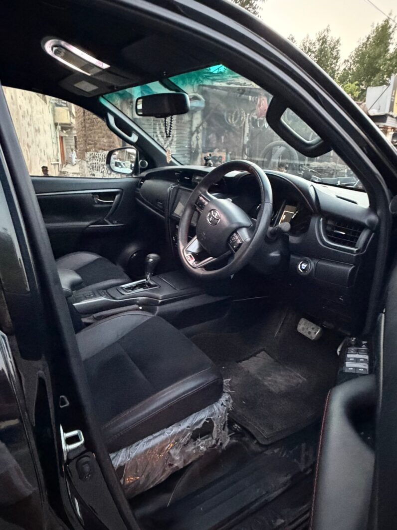 
								Used 2024 Toyota Fortuner full									