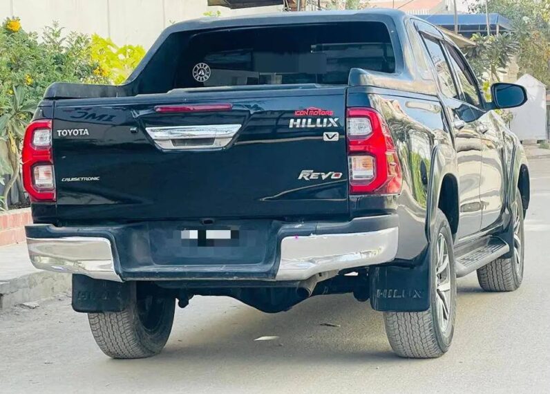 
								Used 2022 Toyota Hilux full									