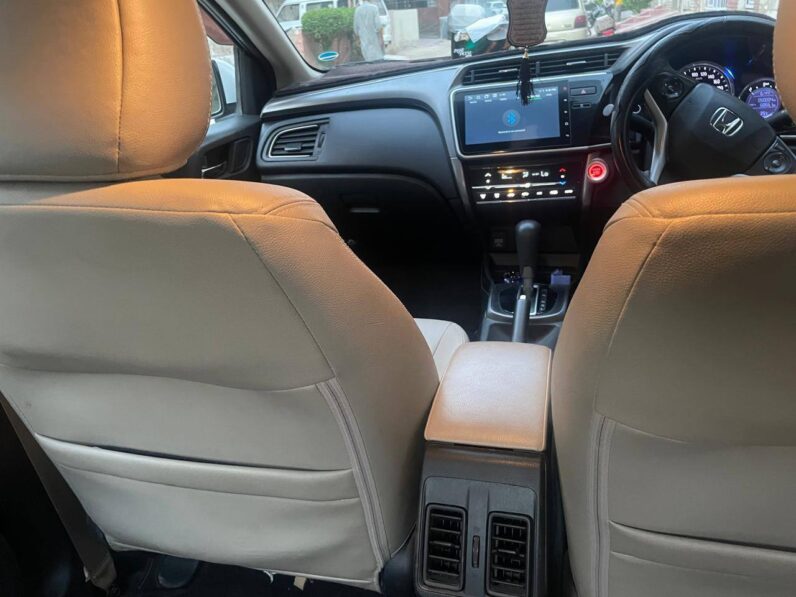 
								Used 2022 Honda City full									
