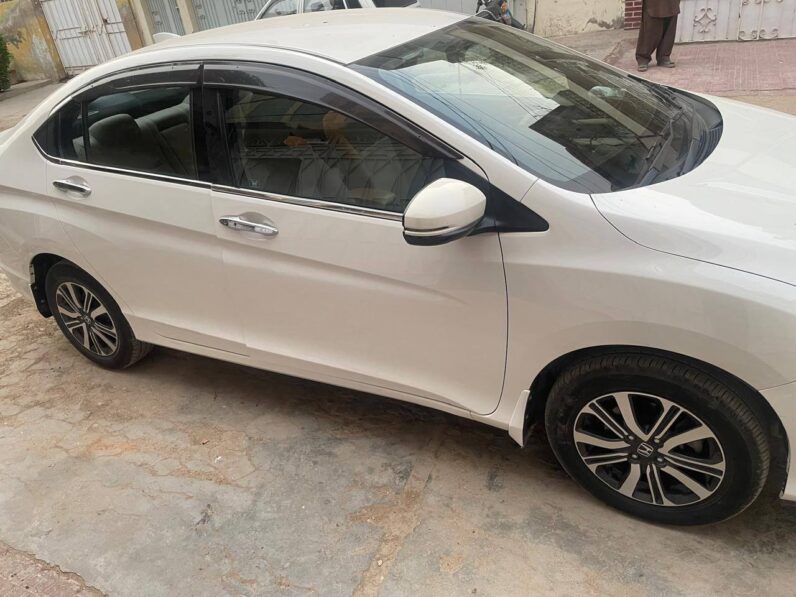 
								Used 2022 Honda City full									