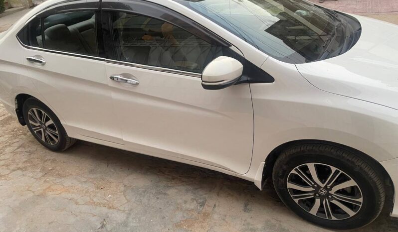 
								Used 2022 Honda City full									