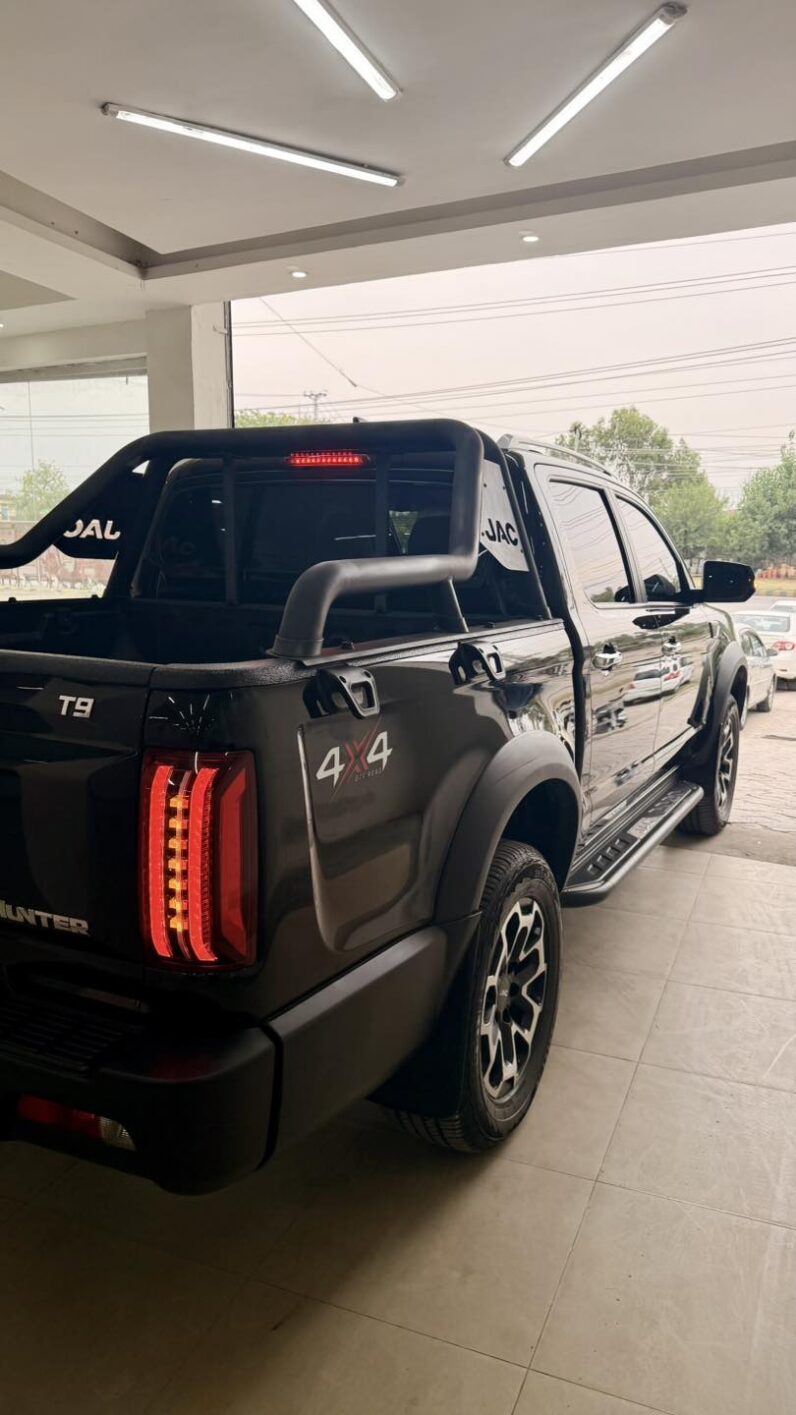
								Used 2025 Jac hunter full									
