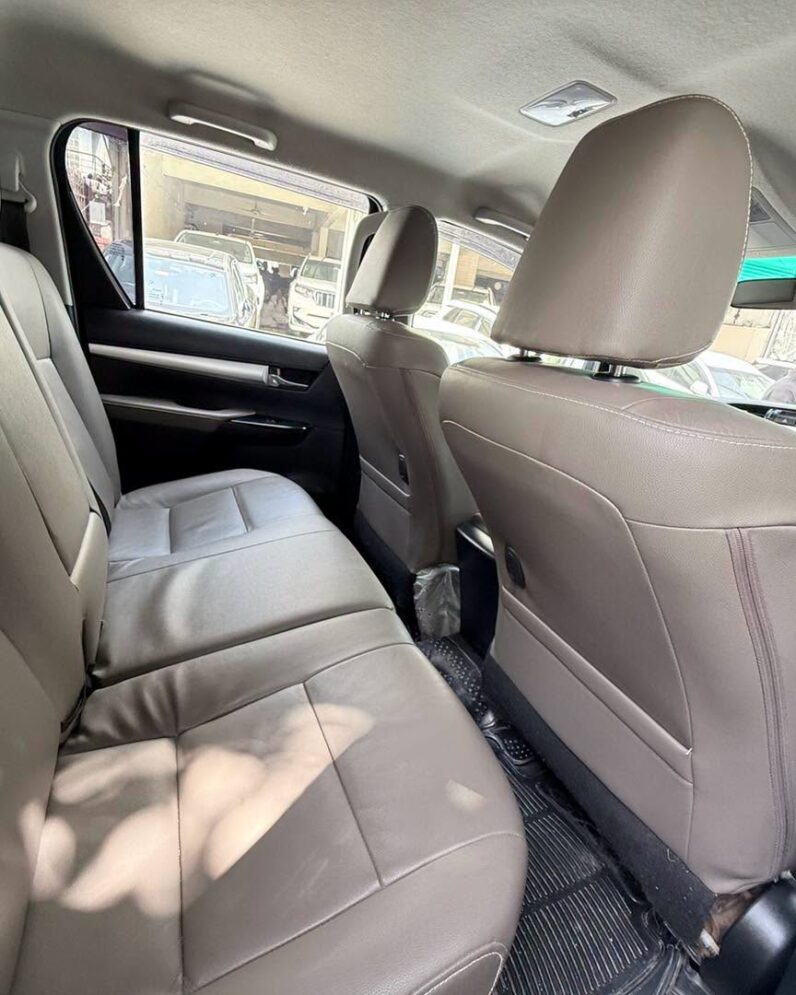 
								Used 2016 Toyota revo full									
