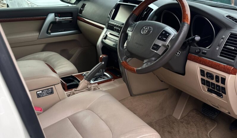 
								Used 2014 Toyota Land Cruiser full									