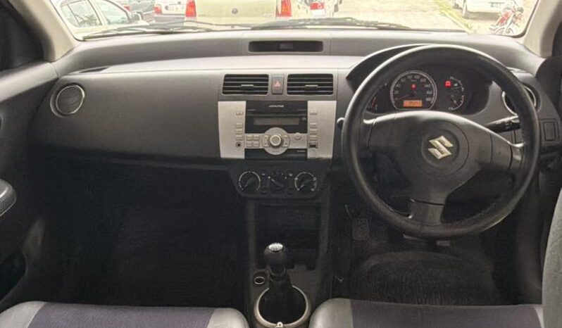 
								Used 2015 Suzuki Swift full									