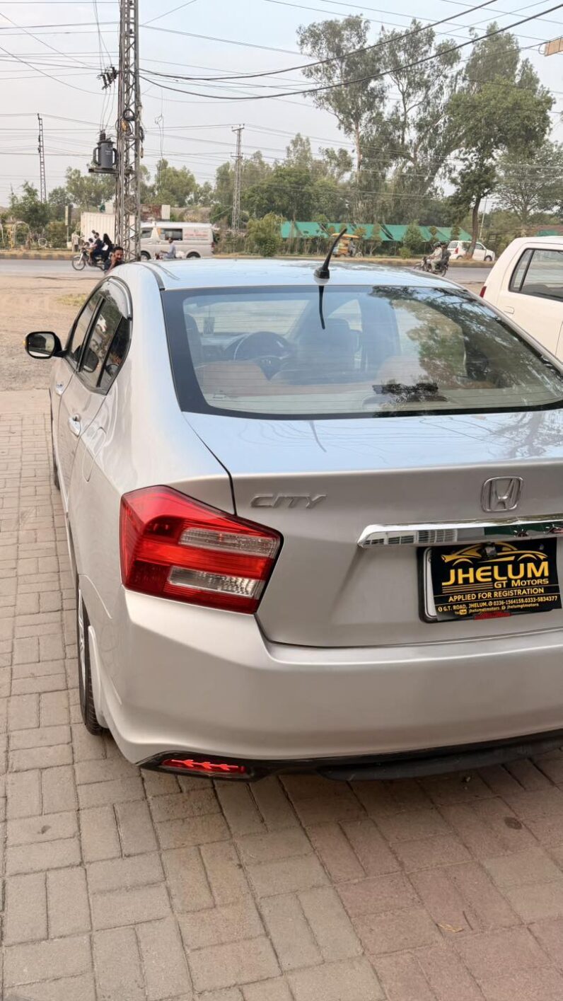 
								Used 2015 Honda City full									