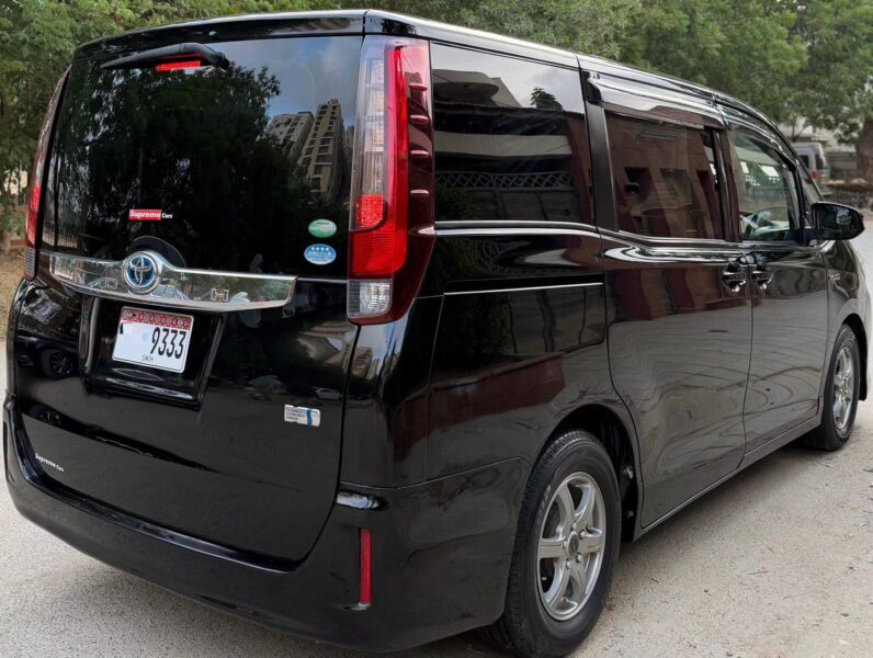 
								Used 2015 Toyota noah full									
