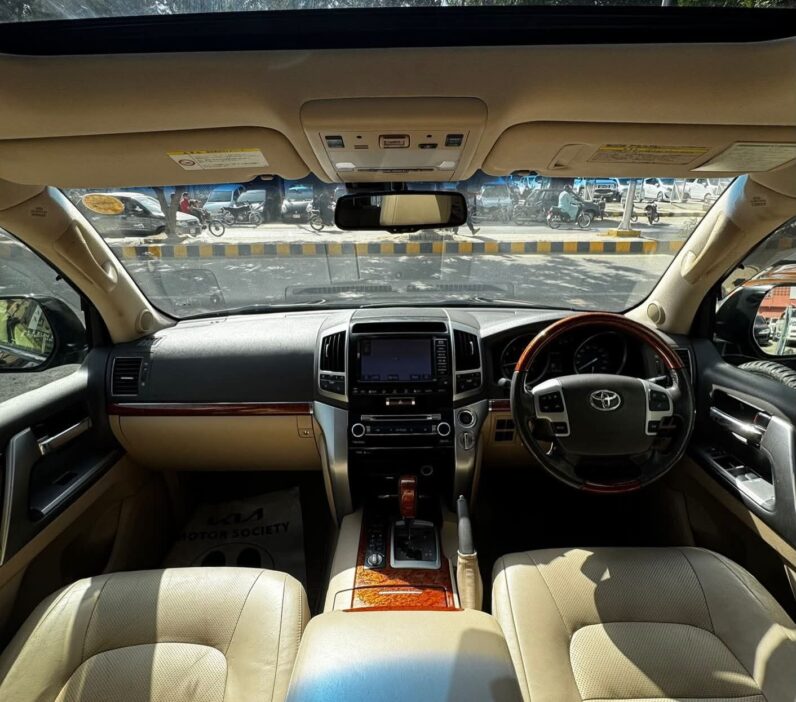
								Used 2012 Toyota Land Cruiser full									