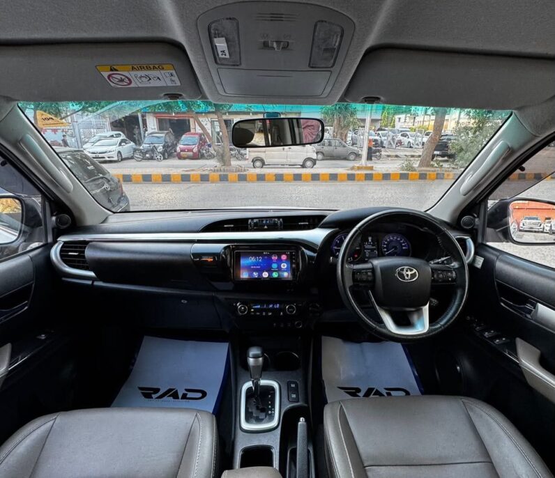 
								Used 2021 Toyota Hilux full									