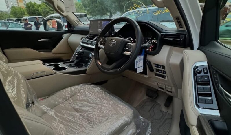 
								Used 2024 Toyota Land Cruiser full									