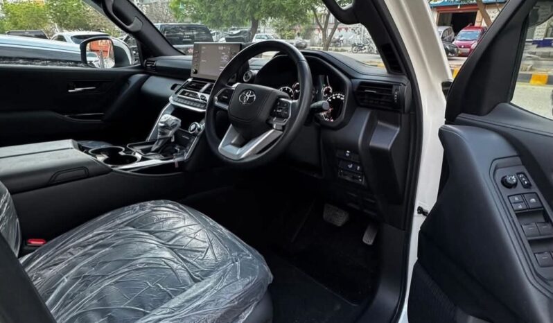 
								Used 2023 Toyota Land Cruiser full									