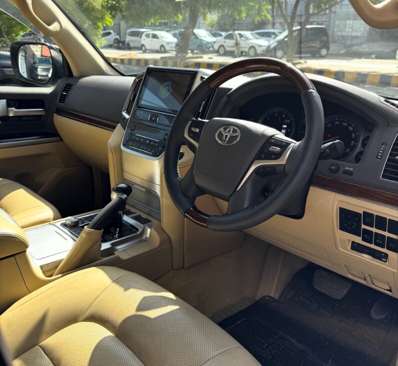 
								Used 2015 Toyota Land Cruiser full									