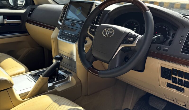 
								Used 2015 Toyota Land Cruiser full									