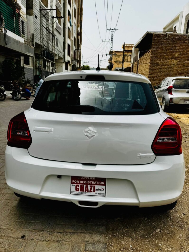 
								Used 2024 Suzuki Swift full									