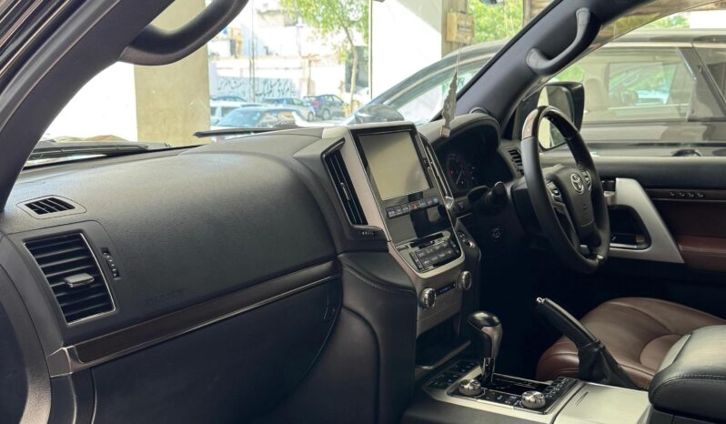 
								Used 2016 Toyota Land Cruiser full									