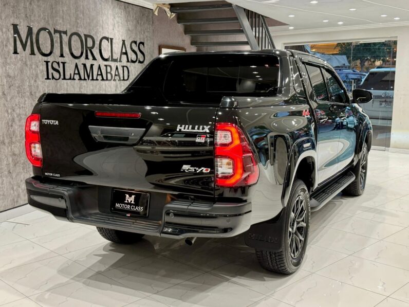 
								Used 2025 Toyota Hilux full									