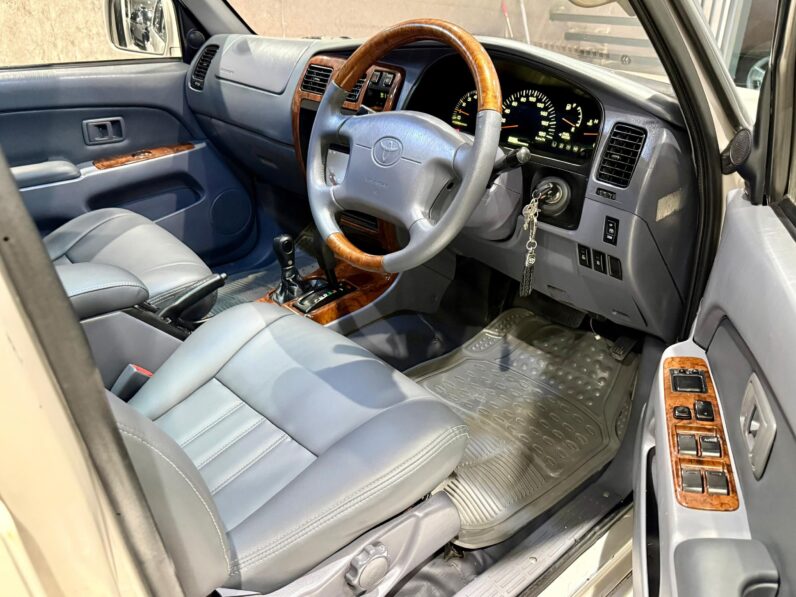 
								imported used 1996 Toyota Hilux full									