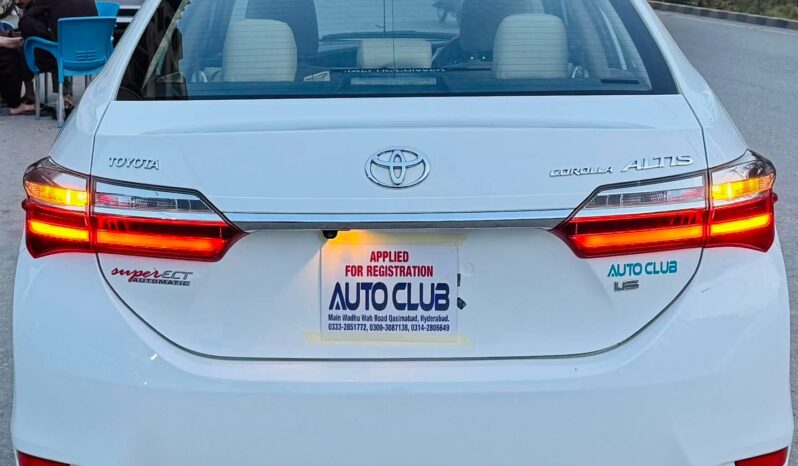 
								Used 2018 Toyota Corolla full									